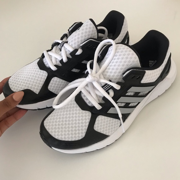 white adidas trainers size 6